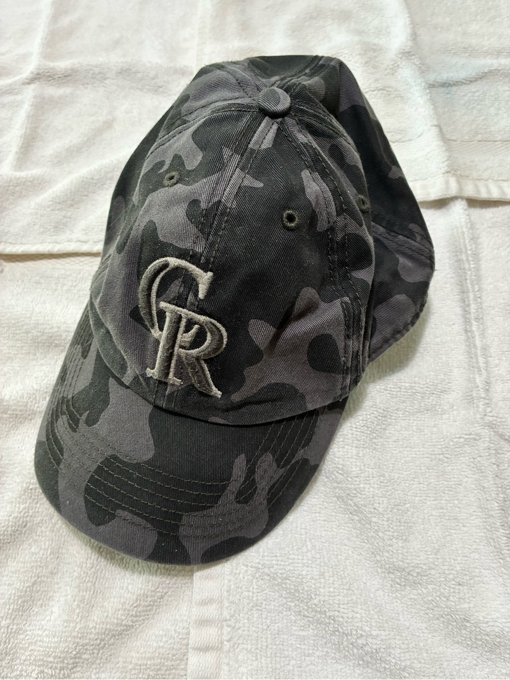 Colorado Rockies Camo ‘47 Brand Franchise hat Raised 'CR' Logo